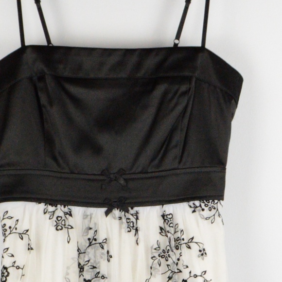 Shimmer Black & White Floral Mini Dress sz 7 - Picture 2 of 5